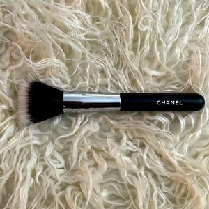 Brand New CHANEL Foundation/Powder Brush #7